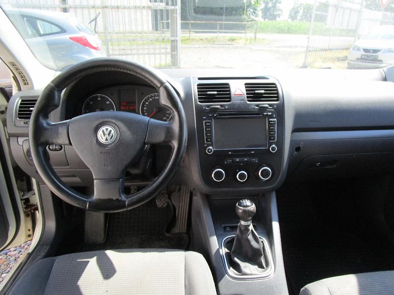 Volkswagen Golf 1,9TDI-77KW - fotka 9 z 14