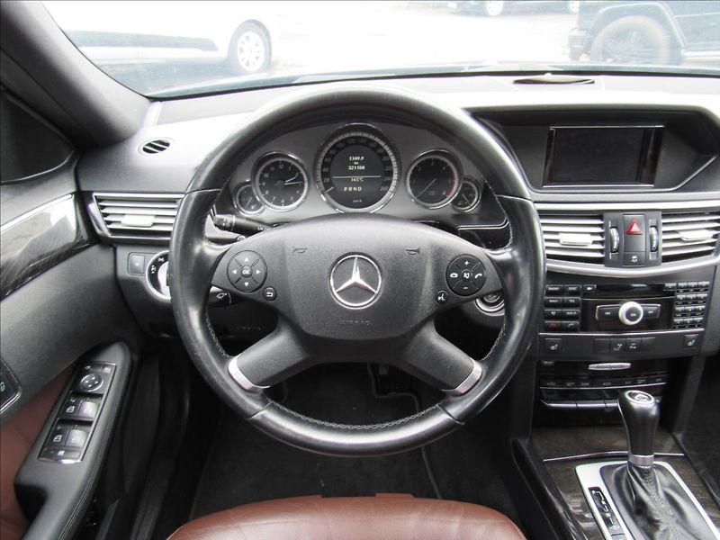 Mercedes-Benz Třídy E 2,1 E 220 CDI Avantgarde - fotka 12 z 32