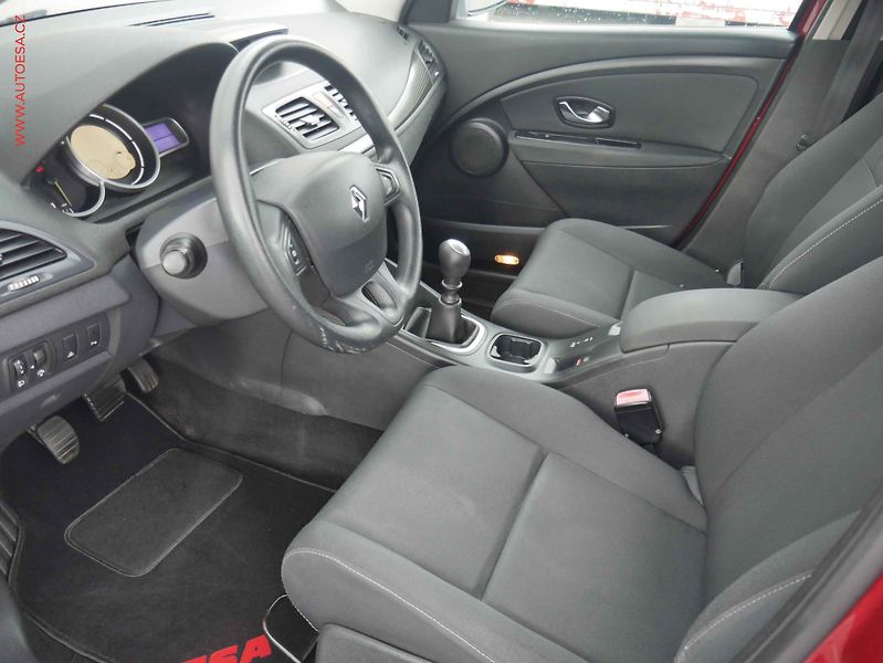 Renault Mégane (2010) 1.6i, ČR, autoAC, temp - fotka 9 z 15