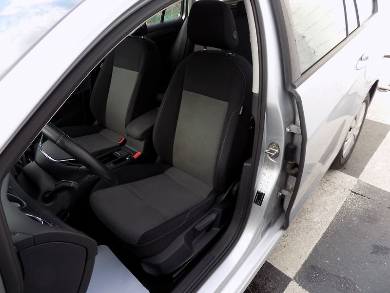 Volkswagen Golf (2016) 1.6TDI/1.Majitel/Klimatizace/ - fotka 15 z 44