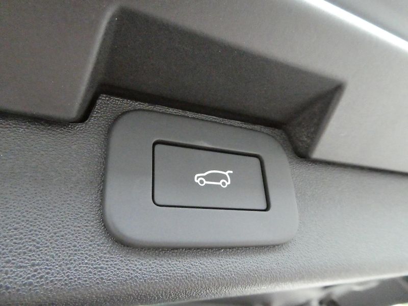 Land Rover Discovery 5 3,0  S D250 - fotka 33 z 36