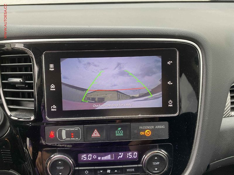 Mitsubishi Outlander (2017) 2.0 2WD, Invite, kamera, +ALU - fotka 16 z 17