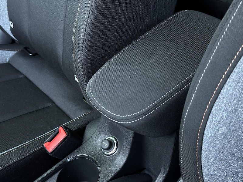Škoda Kamiq 1.0TSi 116PS KAMERA+PDC P/Z Sm - fotka 34 z 42