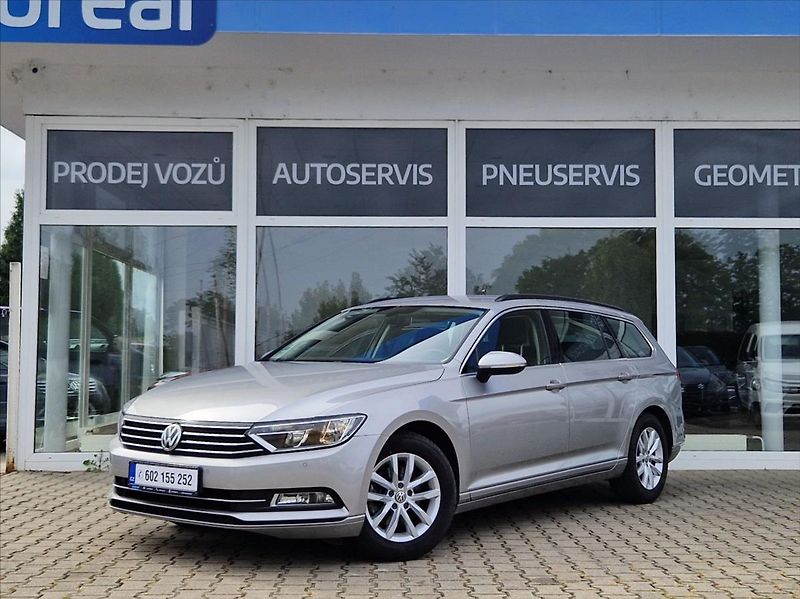 Volkswagen Passat 1,4 TSI 110kW SENZORY AUTOAC - fotka 1 z 42