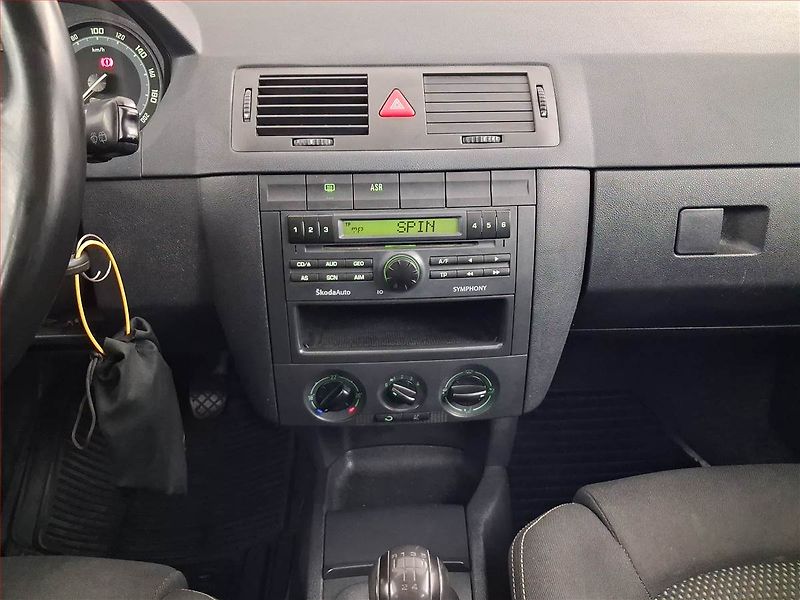Škoda Fabia (2005) Sportline 1.4 16V, po STK - fotka 12 z 15