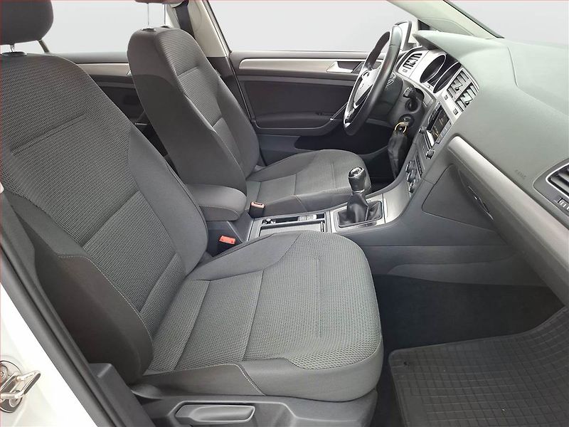 Volkswagen Golf (2014) 1.2 TSI, Tempomat - fotka 9 z 14