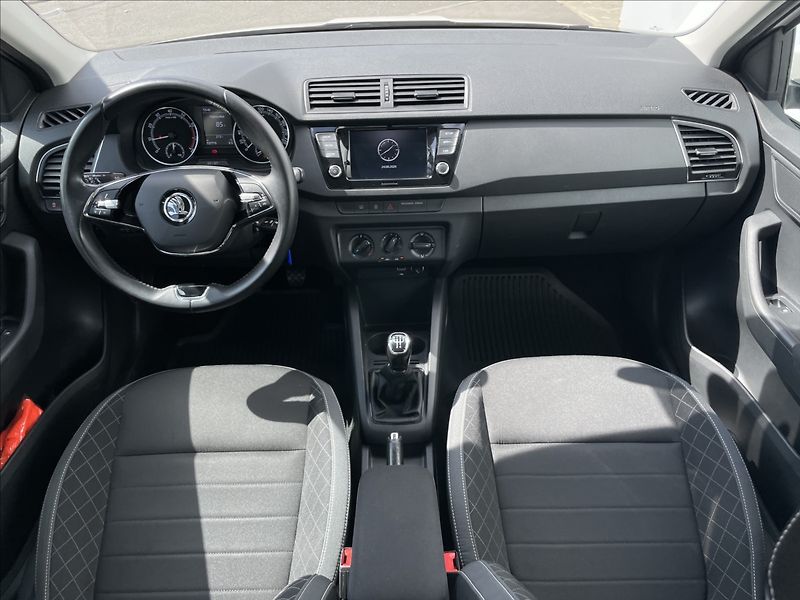 Škoda Fabia 1,0 TSI Combi Ambition Tour - fotka 6 z 23
