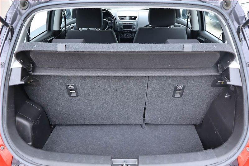 Suzuki Swift (2015) 1.2, Tempomat, Park. senzory - fotka 14 z 17