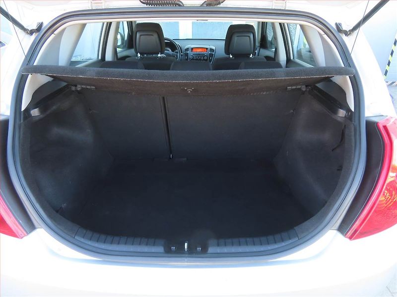 Kia Ceed (2008) 1.4 CVVT, po STK, dobrý stav - fotka 13 z 15