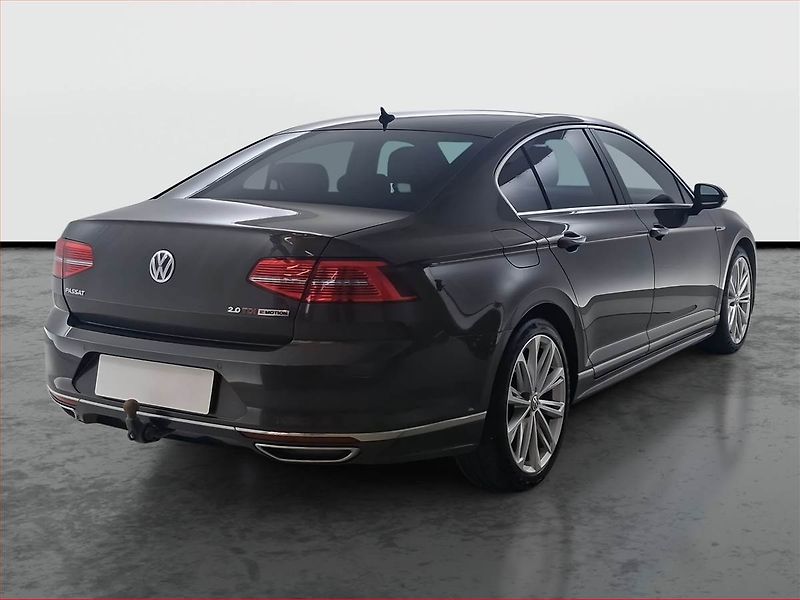 Volkswagen Passat (2016) R-Line 2.0 BiTDI, 4X4 - fotka 5 z 17