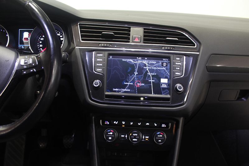 Volkswagen Tiguan (2017) 2.0TDI 110kW R-Line FULL LED - fotka 31 z 39