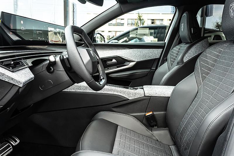 Peugeot 3008 (2026) 1,2   BUSINESS Hybrid 145 e-DC - fotka 13 z 13