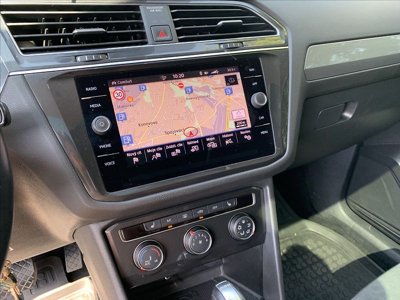 Volkswagen Tiguan 2,0 TDI 4X4 DSG 140KW PANORAMA - fotka 16 z 28