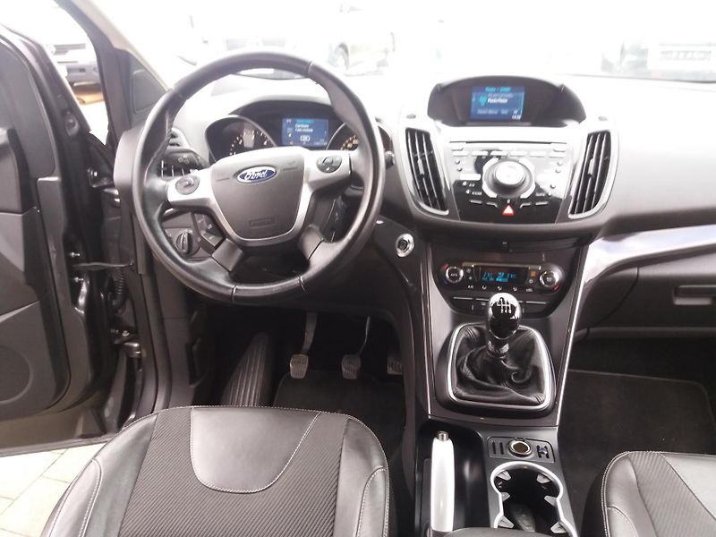 Ford Kuga 2.0TDCi,110kW,TAŽNY,SERV.KNÍŽK - fotka 8 z 18
