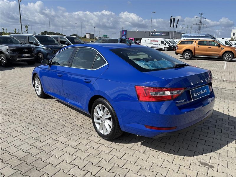 Škoda Superb 2,0 TDI 110kW Style DSG - fotka 4 z 47