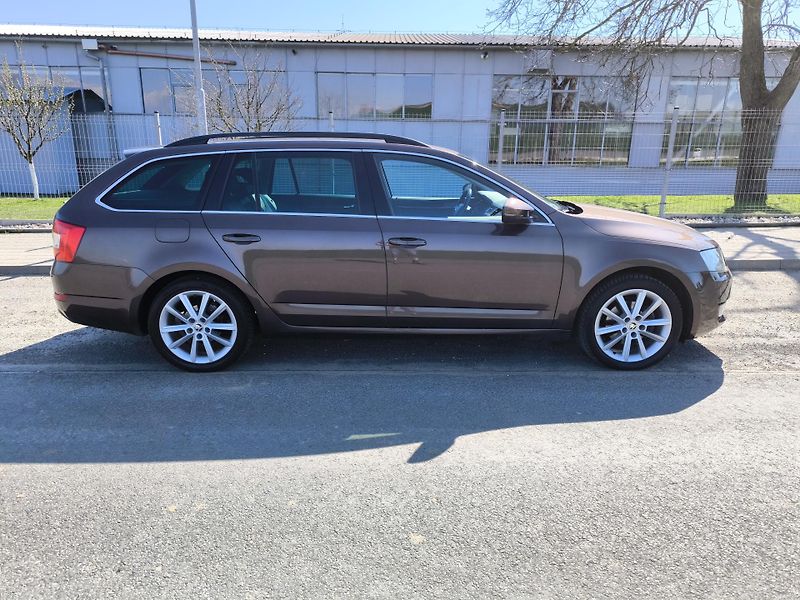Škoda Octavia (2014) 1,6TDI DSG STYLE*VELKÝ SERVIS* - fotka 4 z 58
