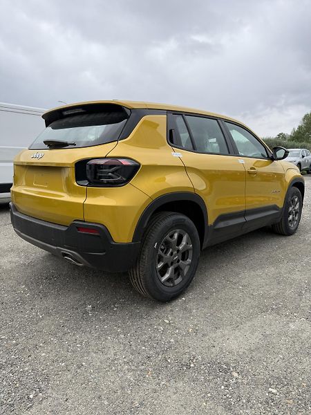 Jeep Avenger (2026) Longitude 1.2 Turbo 100 MT6 - fotka 4 z 8