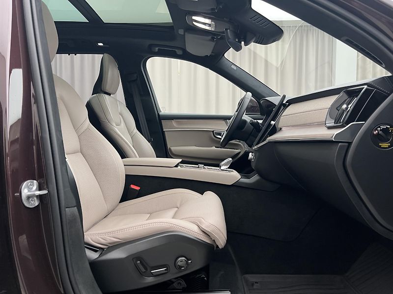 Volvo XC90 T8 AWD RECHARGE ULTRA BRIGHT - fotka 22 z 57