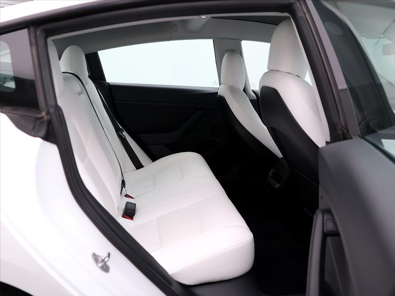 Tesla Model 3 LongRange AWD SOH90,6% DPH - fotka 14 z 33
