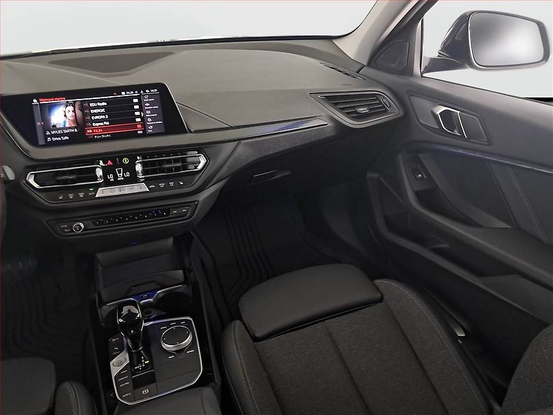 BMW Řada 1 (2023) M Sport 120i - fotka 8 z 24