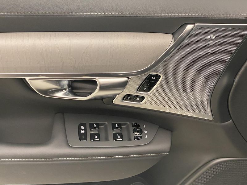 Volvo V90 T8 AWD RECHARGE BRIGHT ULTRA - fotka 29 z 58