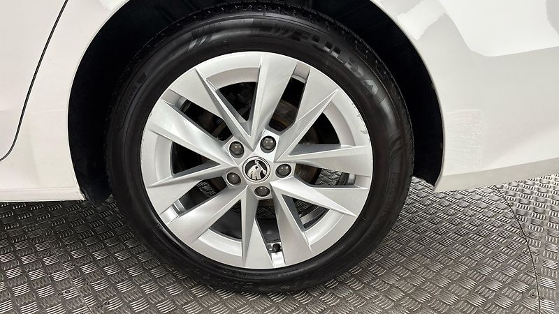 Škoda Octavia 1.5 TSI Style Combi - fotka 19 z 26