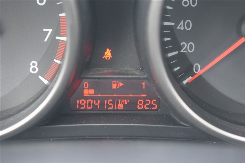 Mazda 3 1,6 i 77KW VÝHŘEV NOVÁ STK - fotka 39 z 47