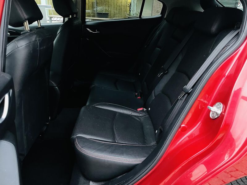 Mazda 3 2.0i MANUÁL SENZORY HEADUP LED - fotka 28 z 43