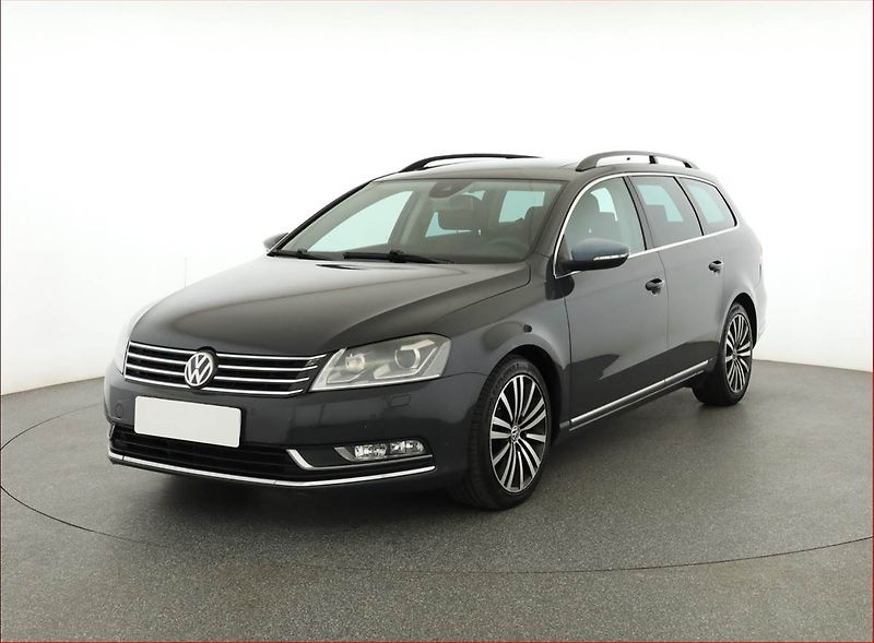 Volkswagen Passat (2011) 2.0 TDI, Navi, Xenony - fotka 2 z 20
