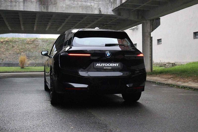 Elektrické BMW iX xDrive50.