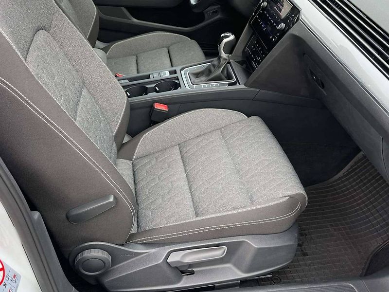 Volkswagen Passat (2022) Variant Business 1.5 TSI - fotka 15 z 20