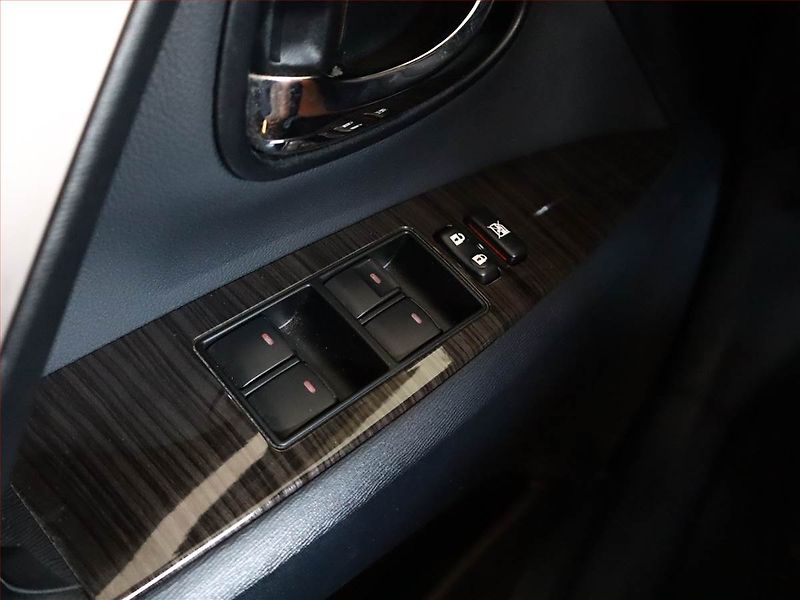 Toyota Avensis (2012) 1.8 Valvematic, Automat - fotka 17 z 18