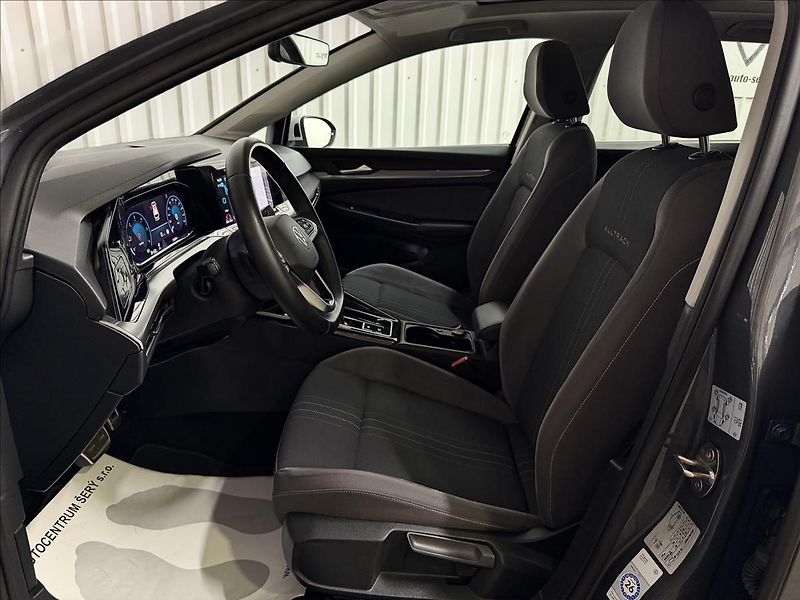 Volkswagen Golf ALLTRACK 147KW 4M PANO IQ.LED - fotka 35 z 47