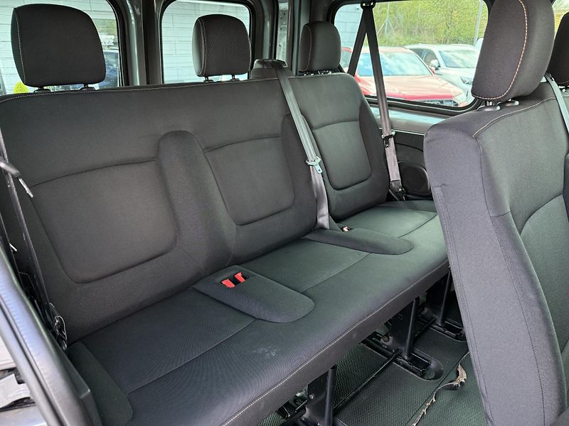 Renault Trafic 1.6dCi 89kW 9 míst ČR - fotka 18 z 20