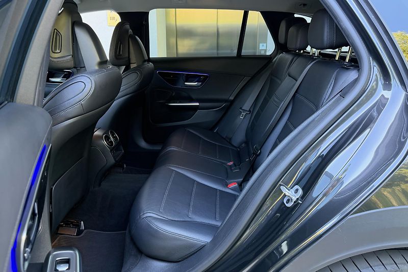 Mercedes-Benz Třídy C (2023) C 220d 4Matic Allterrain - fotka 46 z 125