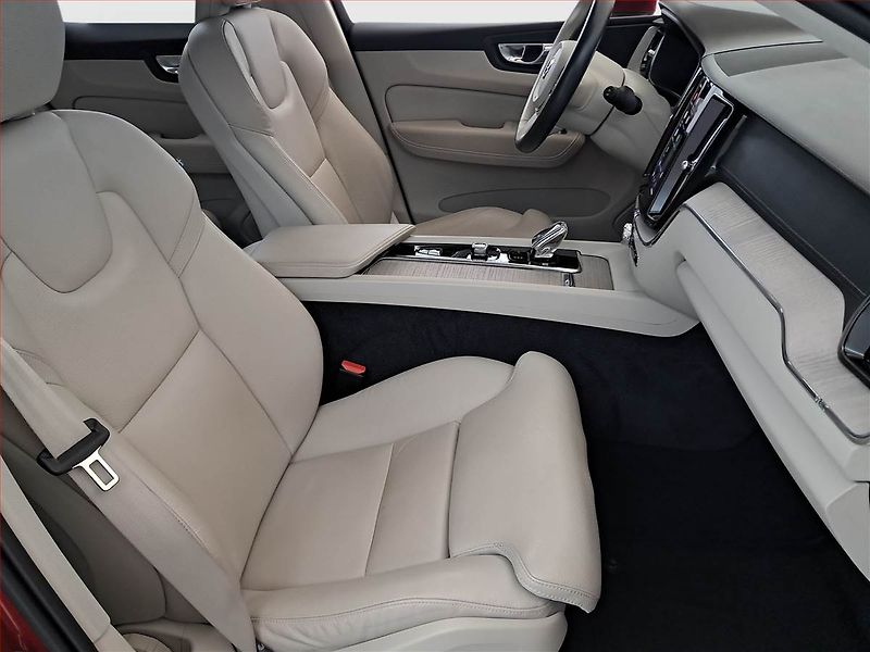 Volvo XC60 (2022) B5 AWD - fotka 9 z 19