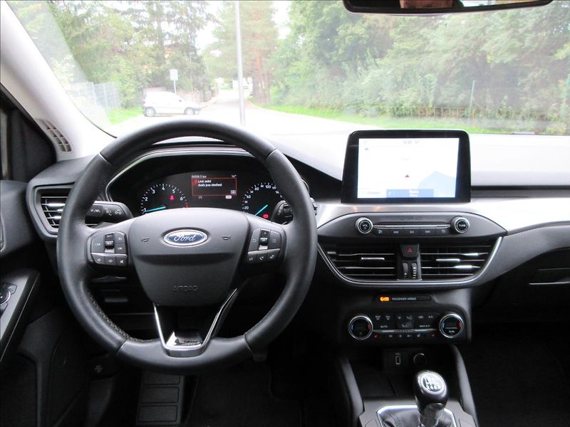 Ford Focus 1,0 i, Vyhř.sed,vol,okn, Navi, - fotka 17 z 29