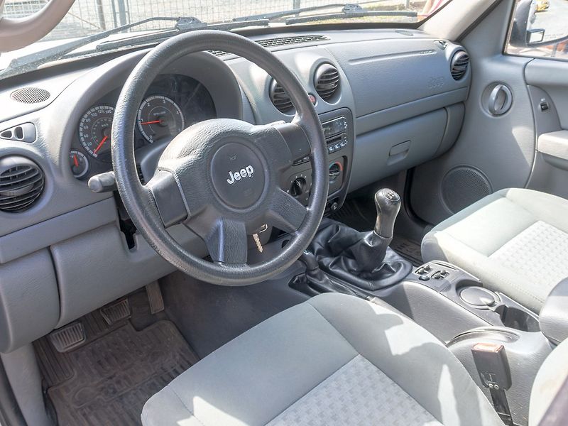 Jeep Cherokee (2002) 2.8CRD 120KW – SPORT STAR - fotka 11 z 39