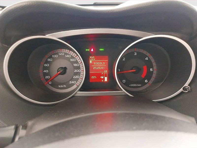 Mitsubishi Outlander (2007) 2.0 DI-D, 4X4, 7 míst - fotka 11 z 20