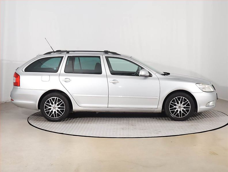 Škoda Octavia (2011) 1.6 TDI, Tempomat - fotka 6 z 14