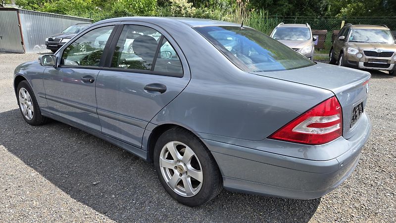 Mercedes-Benz Třídy C MERCEDES BENZ C180 AVANTGARDE - fotka 19 z 29