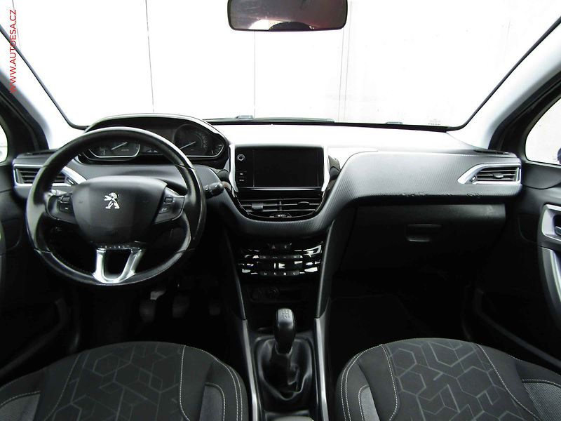 Peugeot 2008 (2017) 1.2 VTi, ČR, servis.kniha - fotka 8 z 17