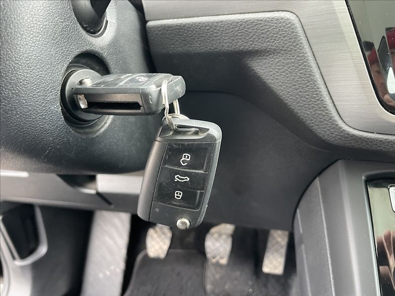 Volkswagen Touran 2,0 TDi 110kw Highline Panoram - fotka 33 z 48
