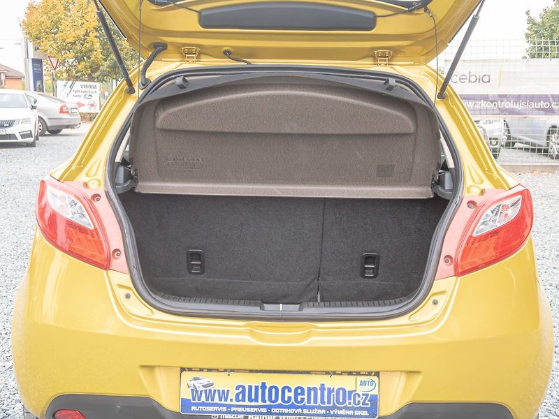 Mazda 2 (2008) 1.4i 63KW – PO SERVISU - fotka 28 z 33