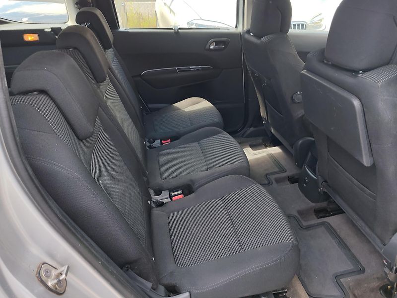 Peugeot 5008 1.6 HDI  - fotka 15 z 20