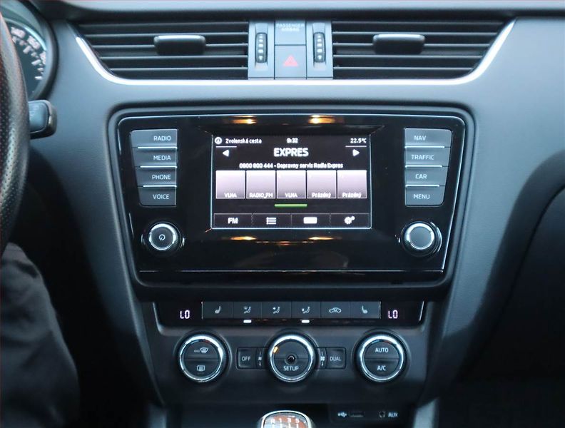 Škoda Octavia (2015) 2.0 TDI, Navi, Tempomat - fotka 11 z 16