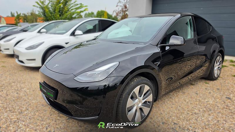 Tesla Model Y (2023) RWD | Standard Range, LFP - fotka 4 z 12