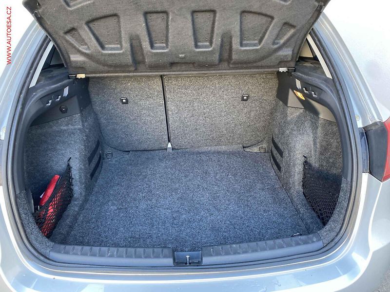 Seat Ibiza (2012) 1.4i, Style, AC, tempo - fotka 7 z 16