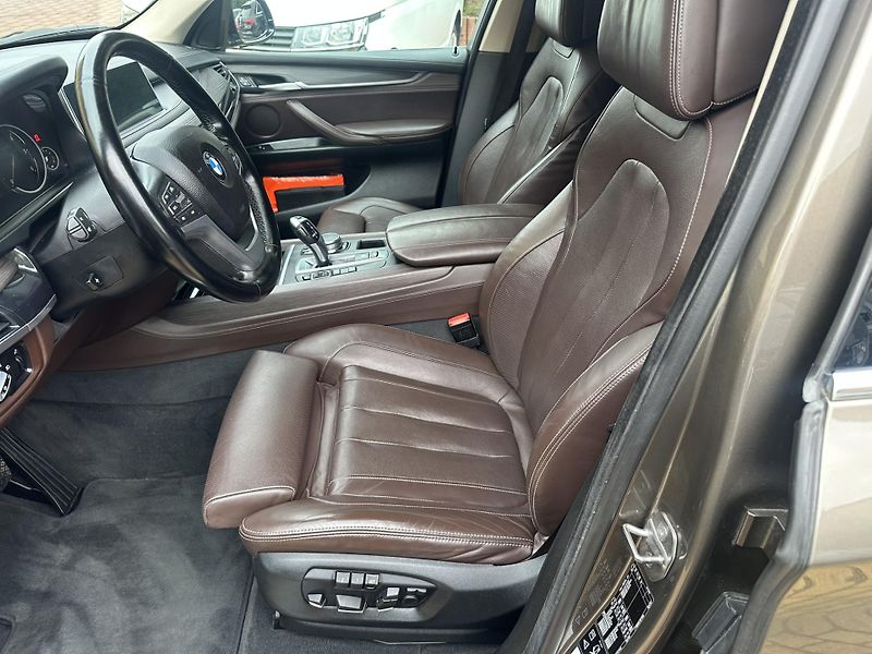 BMW X5 x DRIVE 30D - fotka 12 z 28