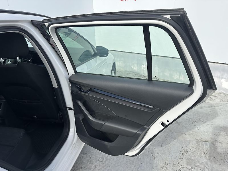 Škoda Octavia (2021) 1.5TSI, ser.knížka, ČR - fotka 12 z 26